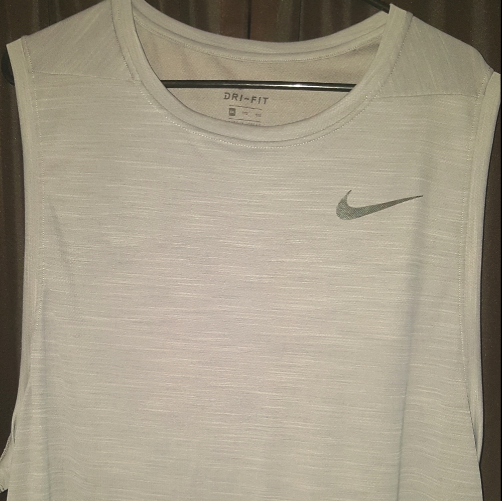 Nike Dry Fit Tank (Size 2x). 🏋🏾‍♂️